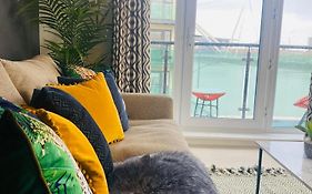 Luxury 2 Bedroom Waterfront Apartment With Balcony