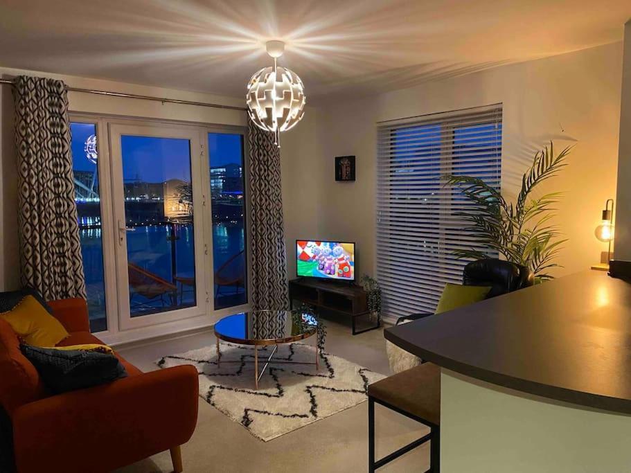 Luxury 2 Bedroom Waterfront Apartment With Balcony Newport  Exterior photo