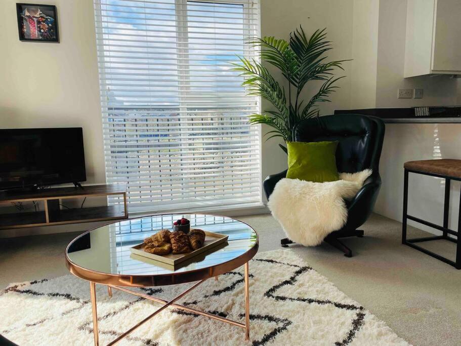 Luxury 2 Bedroom Waterfront Apartment With Balcony Newport  Exterior photo